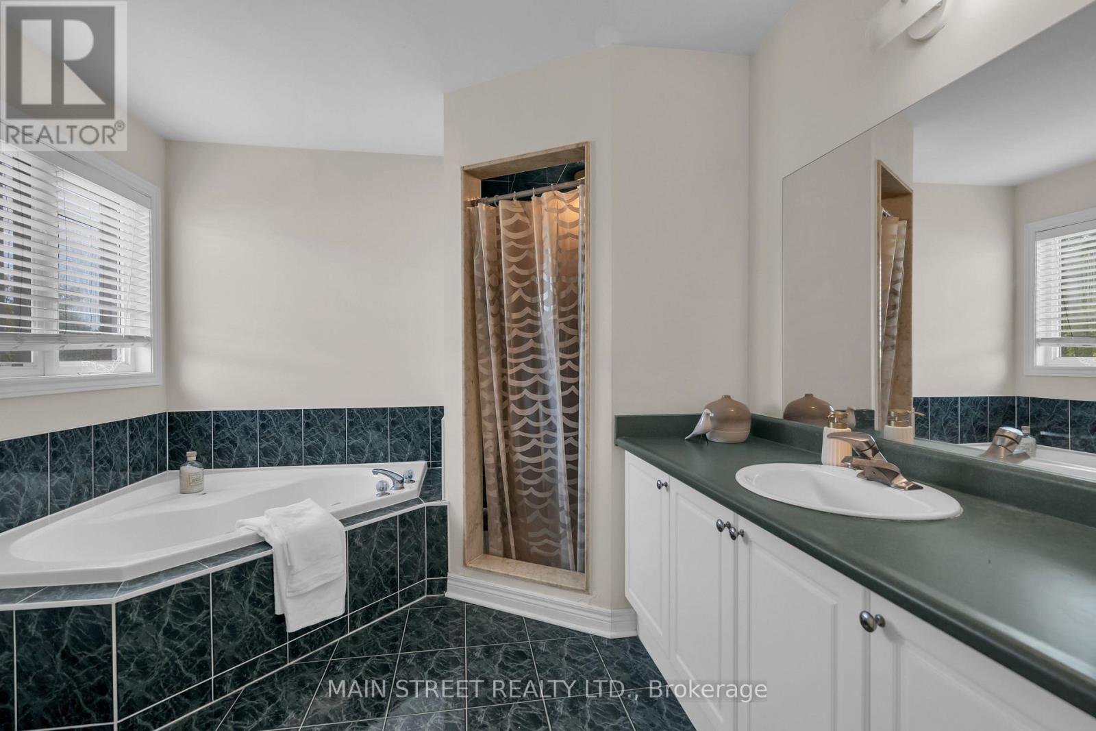 9 Emily Court, Richmond Hill, Ontario  L4E 4E5 - Photo 24 - N13797268
