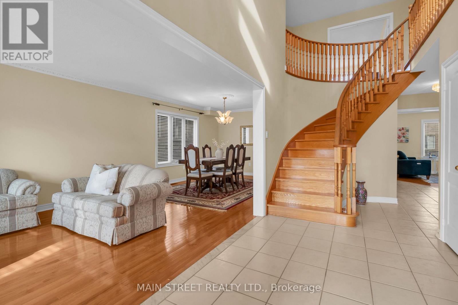 9 Emily Court, Richmond Hill, Ontario  L4E 4E5 - Photo 4 - N13797268
