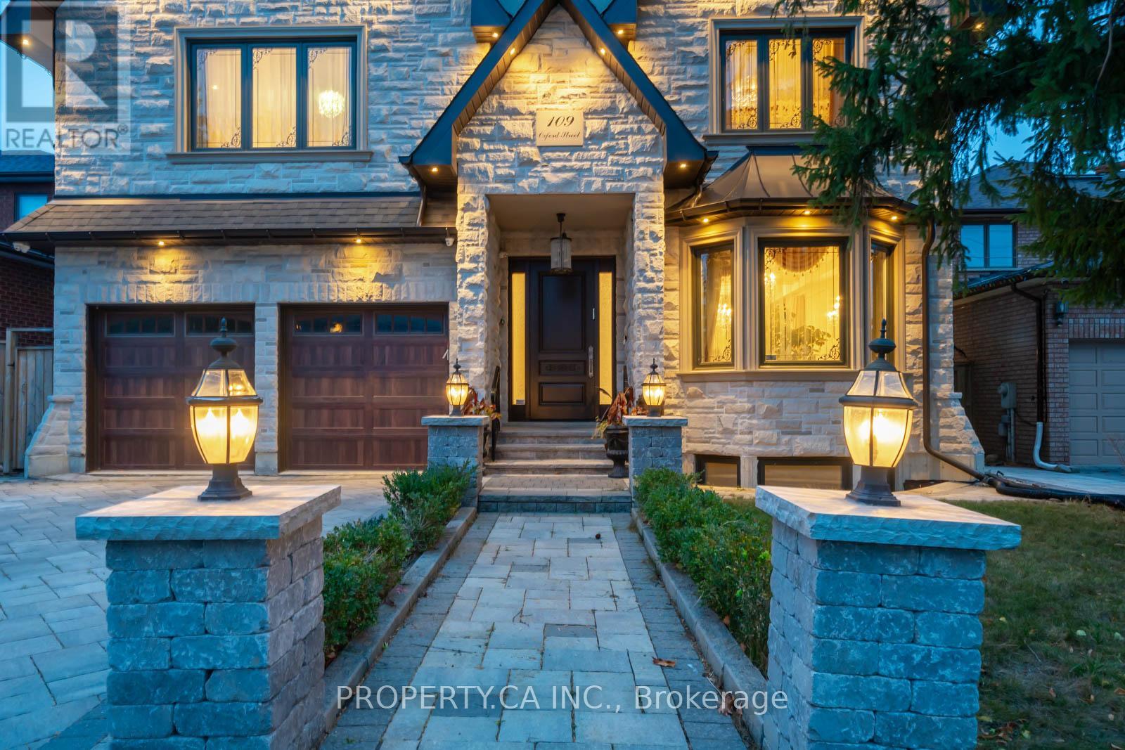 109 Oxford Street, Richmond Hill, Ontario  L4C 4L6 - Photo 1 - N13797322