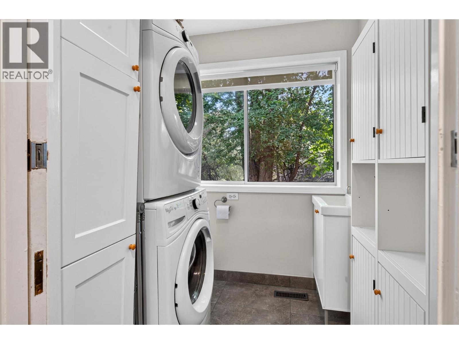 998 Manhattan Drive, Kelowna, British Columbia  V1Y 1H5 - Photo 32 - 10401048
