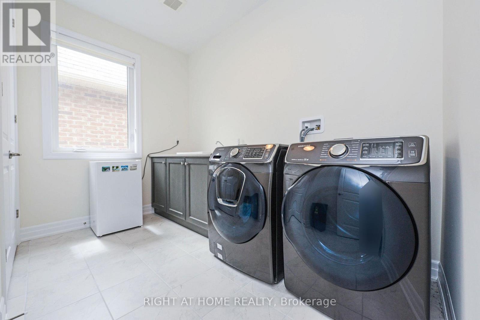 3286 Charles Biggar Drive, Oakville, Ontario  L6M 1N3 - Photo 35 - W13796898