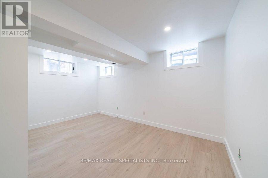 Lower - 29 Goodwood Avenue, Toronto, Ontario  M6E 1J1 - Photo 10 - W13796914
