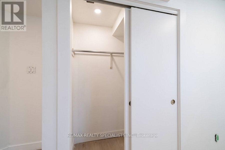 Lower - 29 Goodwood Avenue, Toronto, Ontario  M6E 1J1 - Photo 11 - W13796914