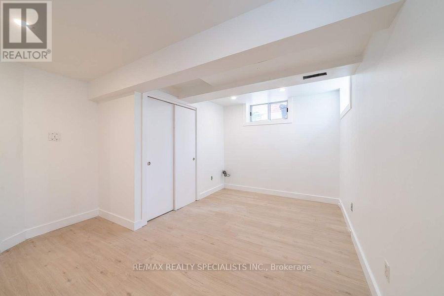 Lower - 29 Goodwood Avenue, Toronto, Ontario  M6E 1J1 - Photo 13 - W13796914