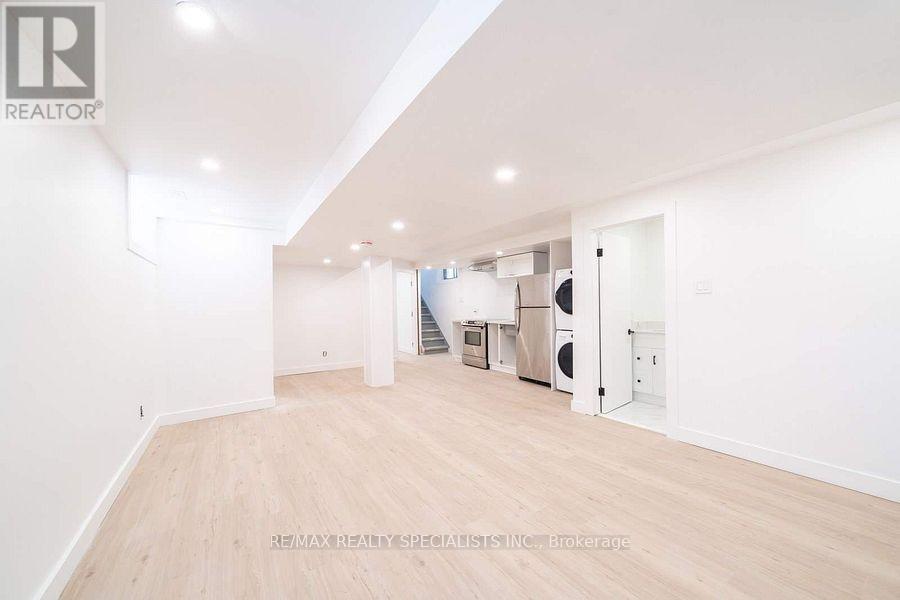 Lower - 29 Goodwood Avenue, Toronto, Ontario  M6E 1J1 - Photo 3 - W13796914
