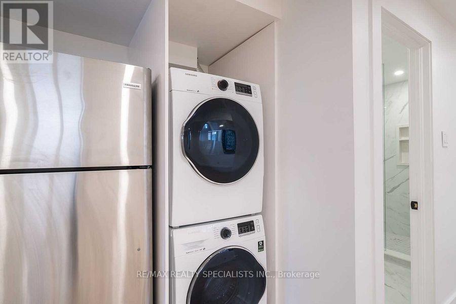 Lower - 29 Goodwood Avenue, Toronto, Ontario  M6E 1J1 - Photo 5 - W13796914