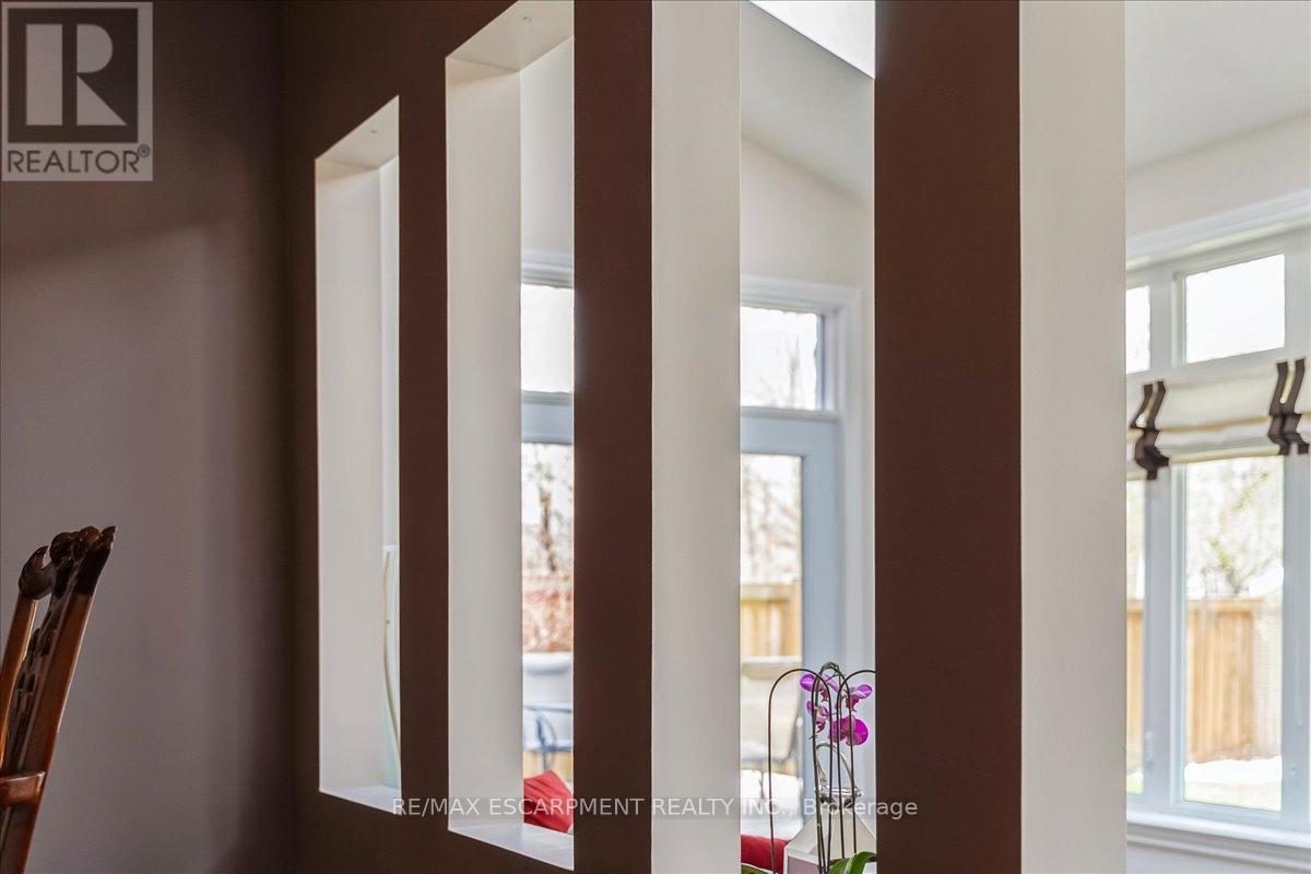 2203 Winding Woods Drive, Oakville, Ontario  L6H 5T9 - Photo 23 - W13797086