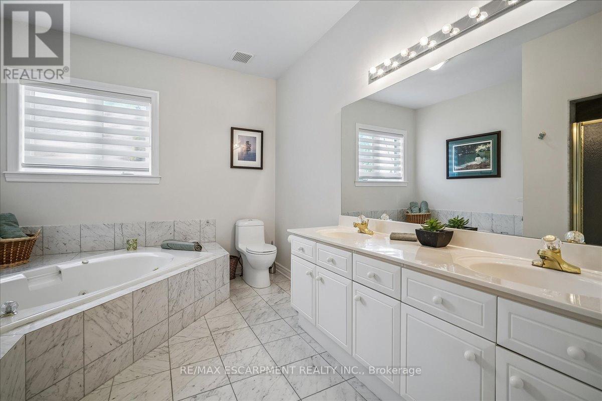 2203 Winding Woods Drive, Oakville, Ontario  L6H 5T9 - Photo 34 - W13797086