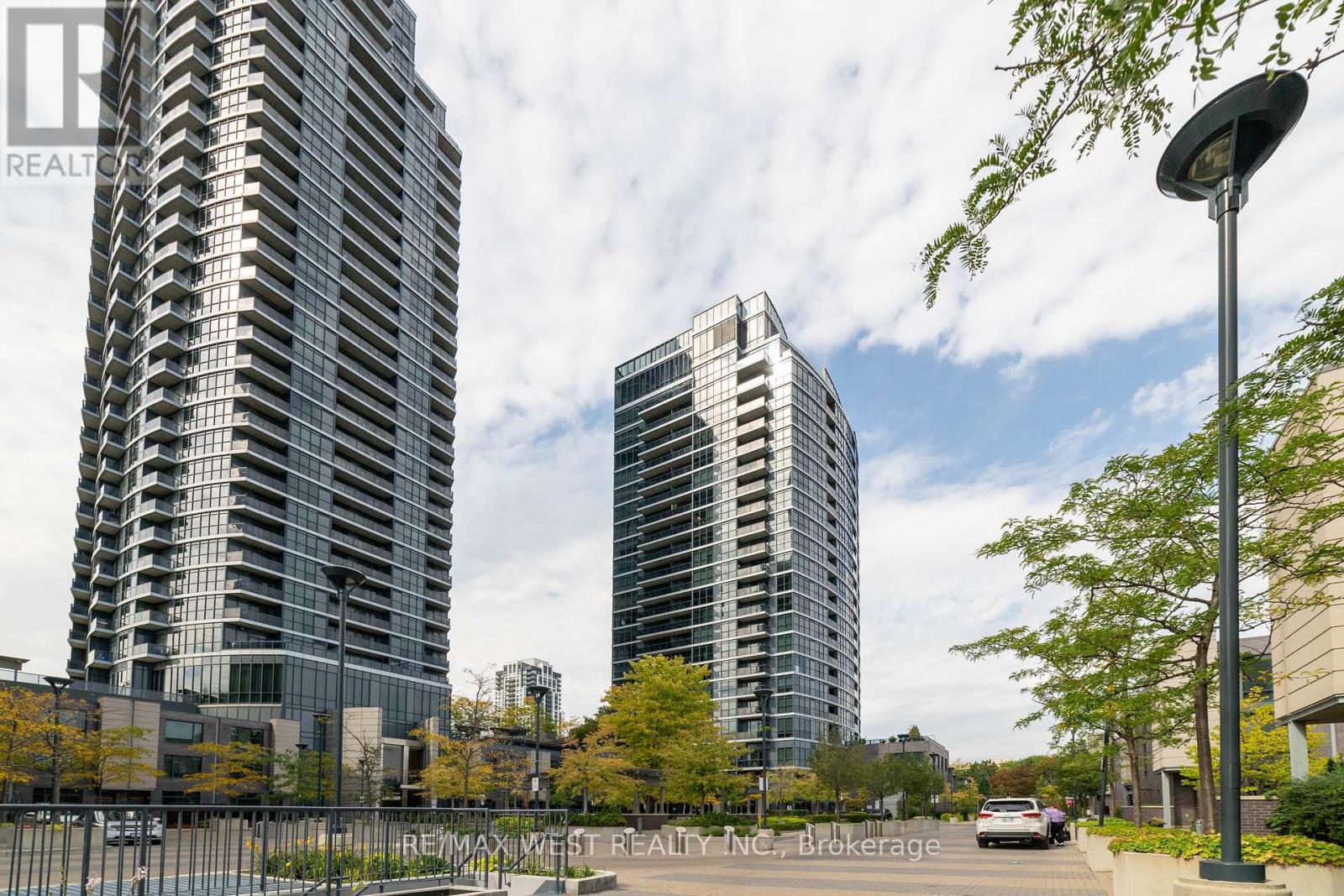 2108 - 1 VALHALLA INN ROAD, Toronto, Ontario
