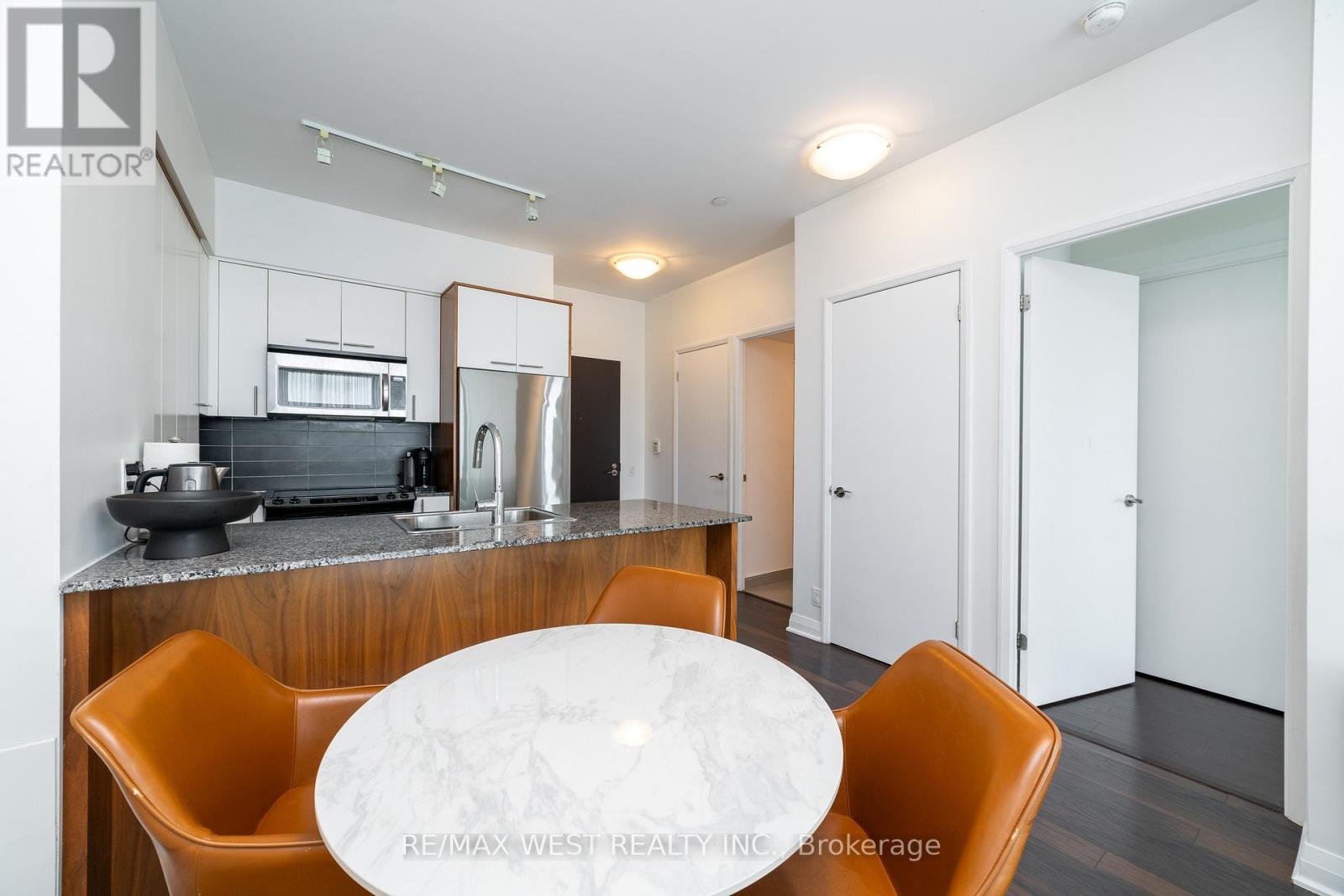 2108 - 1 Valhalla Inn Road, Toronto, Ontario  M9B 1S9 - Photo 12 - W13797142