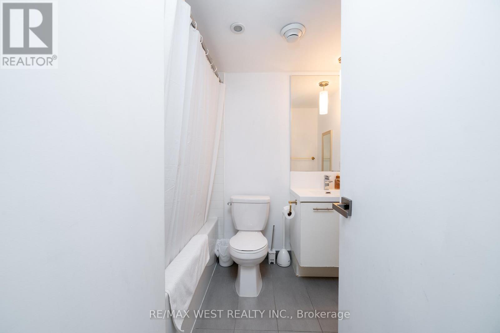 2108 - 1 Valhalla Inn Road, Toronto, Ontario  M9B 1S9 - Photo 13 - W13797142