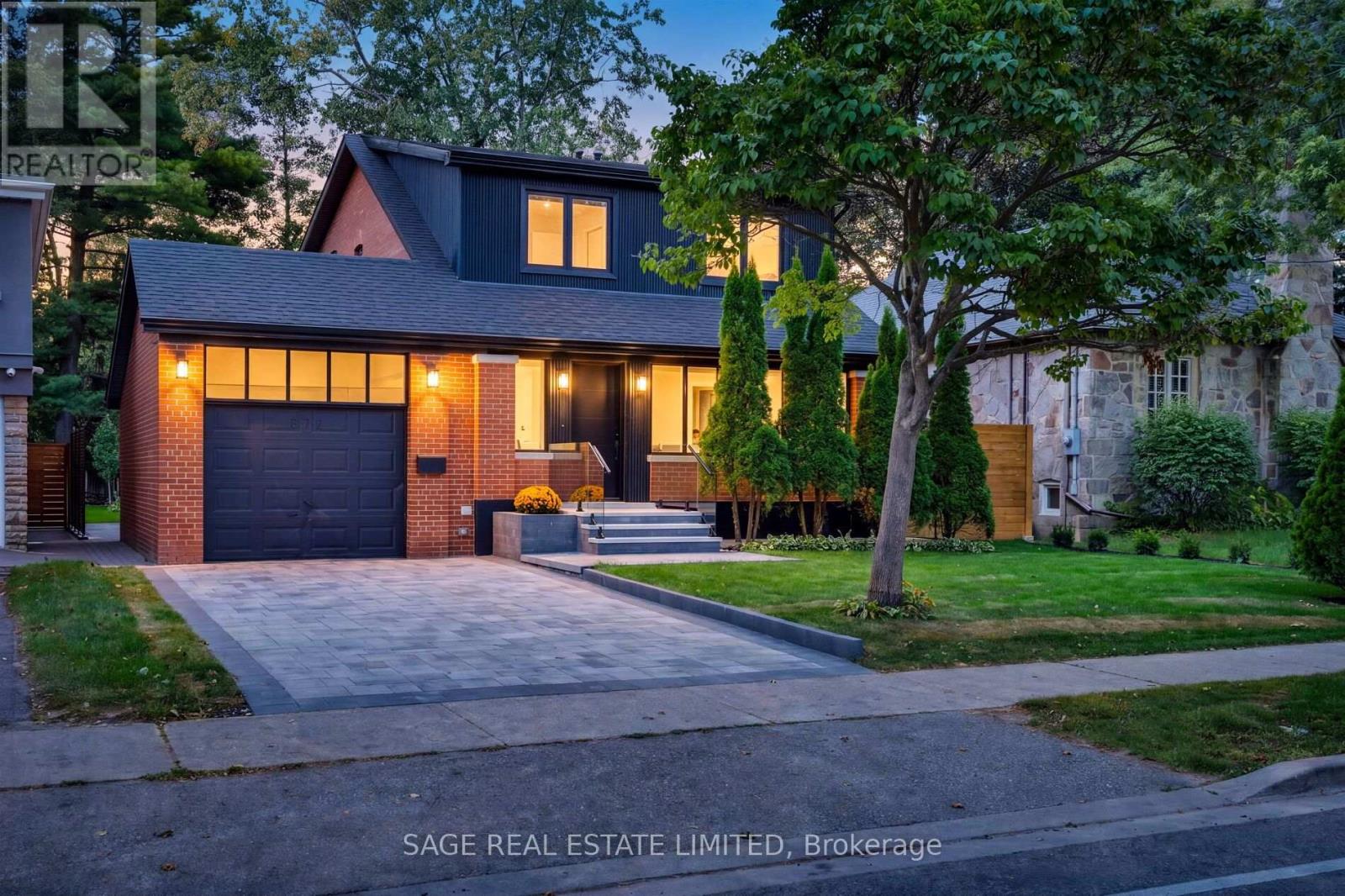 872 ROYAL YORK ROAD, Toronto, Ontario