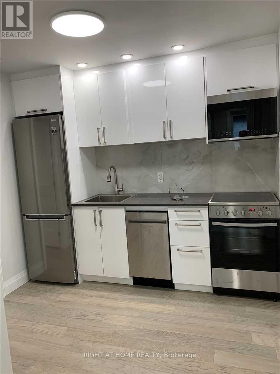 11 Rivercrest Road, Toronto, Ontario  M6S 4H4 - Photo 5 - W13797304