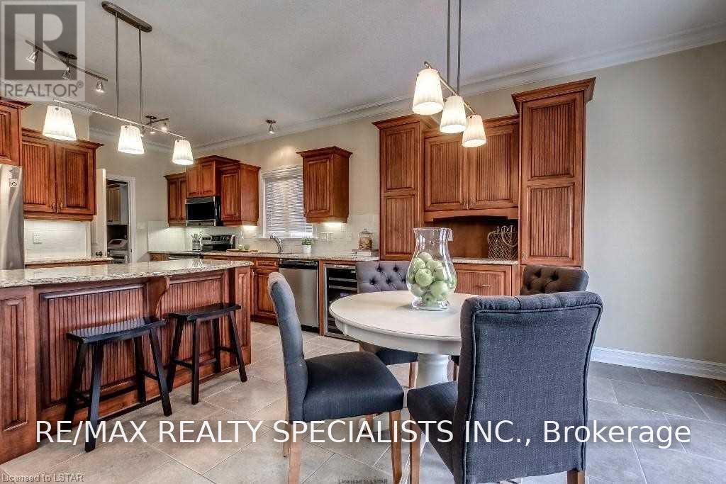 404 South Carriage Way, London North, Ontario  N6G 0B2 - Photo 17 - X13796976