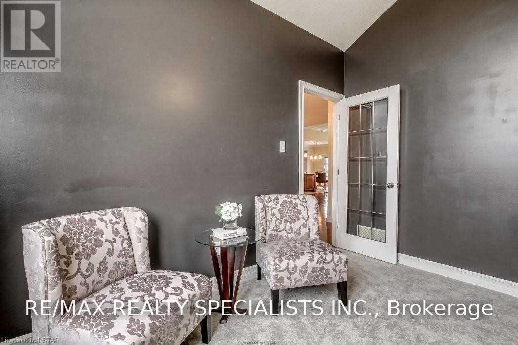 404 South Carriage Way, London North, Ontario  N6G 0B2 - Photo 3 - X13796976