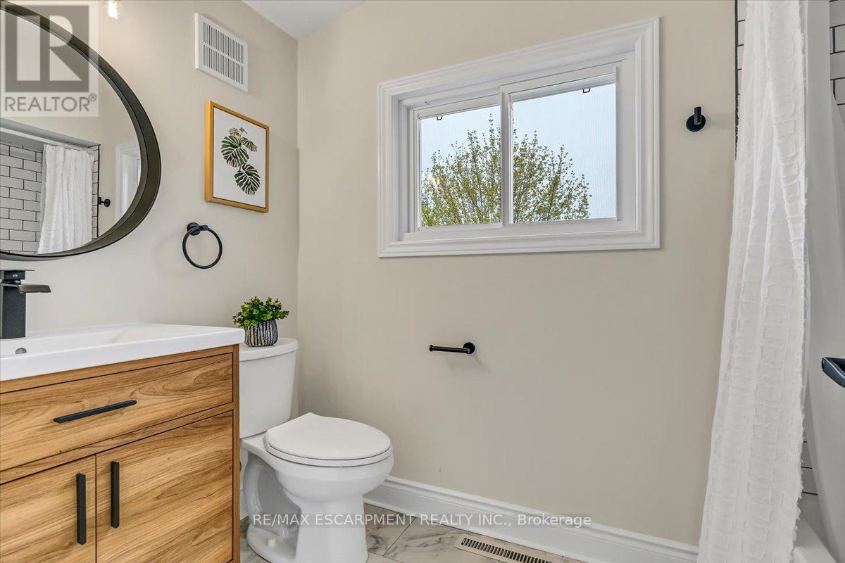 Upper - 58 Columbia Drive, Hamilton, Ontario  L9C 3Y2 - Photo 13 - X13797118