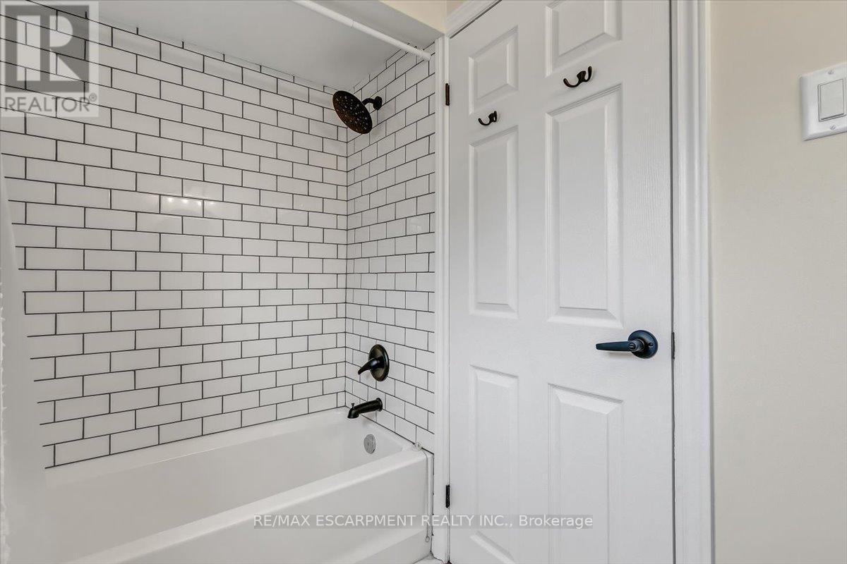 Upper - 58 Columbia Drive, Hamilton, Ontario  L9C 3Y2 - Photo 14 - X13797118