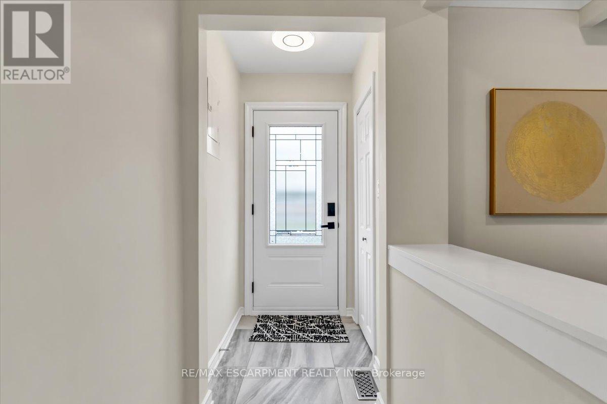 Upper - 58 Columbia Drive, Hamilton, Ontario  L9C 3Y2 - Photo 2 - X13797118