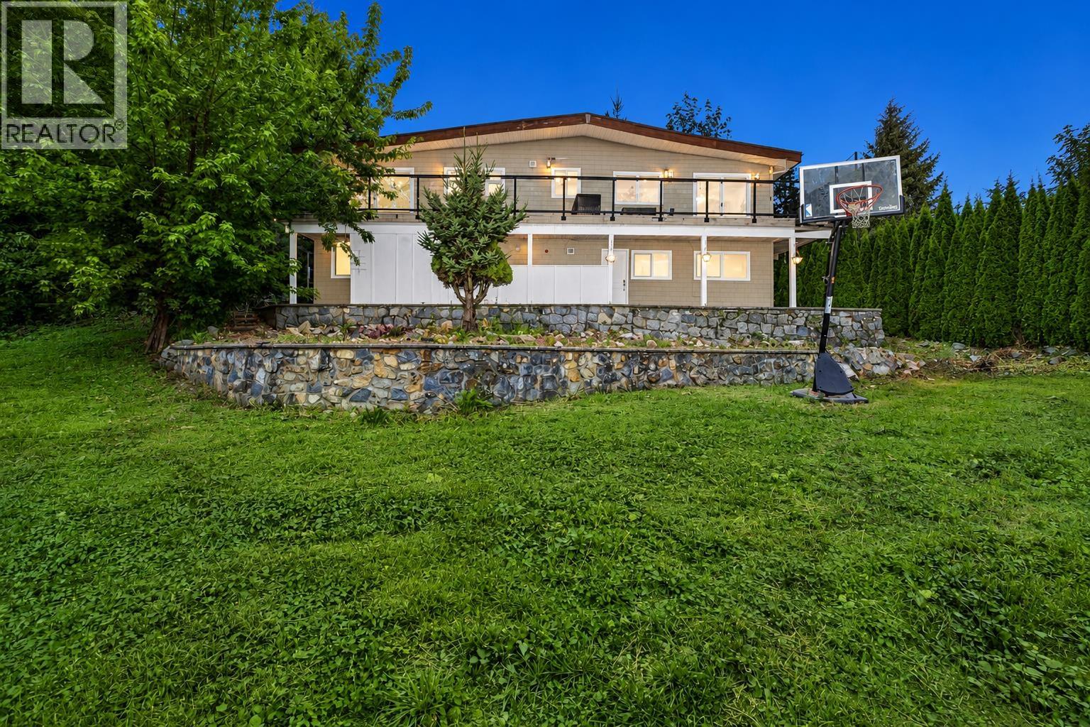 520 BALLANTREE PLACE West Vancouver British Columbia Canada V7S1W5