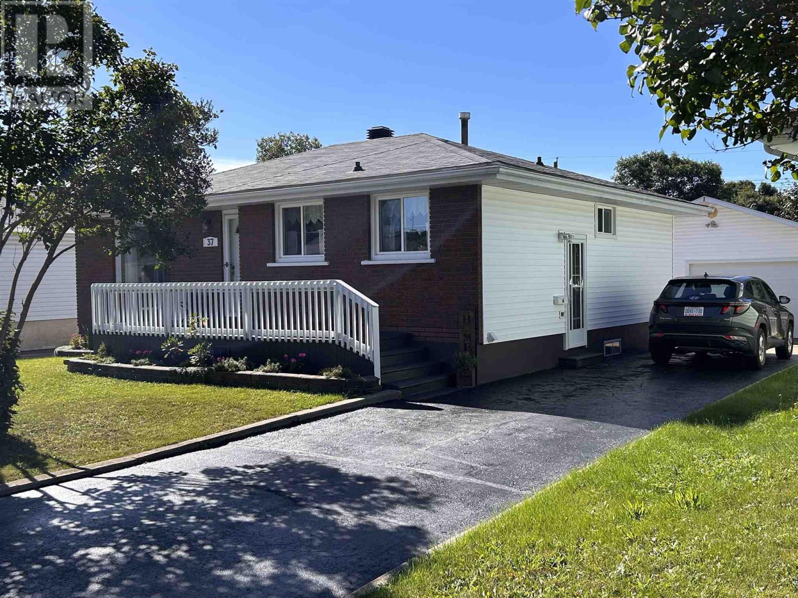 37 South Market St, Sault Ste Marie, Ontario  P6A 5G5 - Photo 2 - SM262586