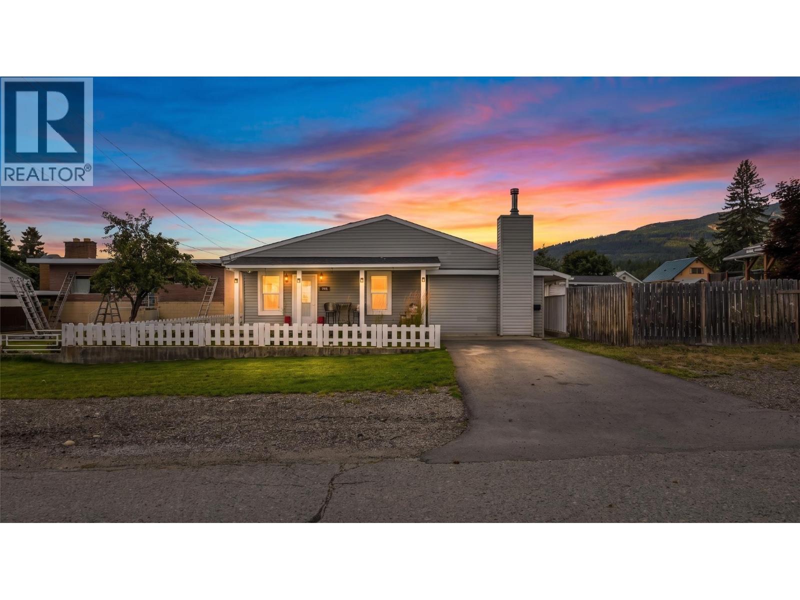 450 Halpin Street, Kimberley, British Columbia V1A 2G9 - Photo 1 - 10373205