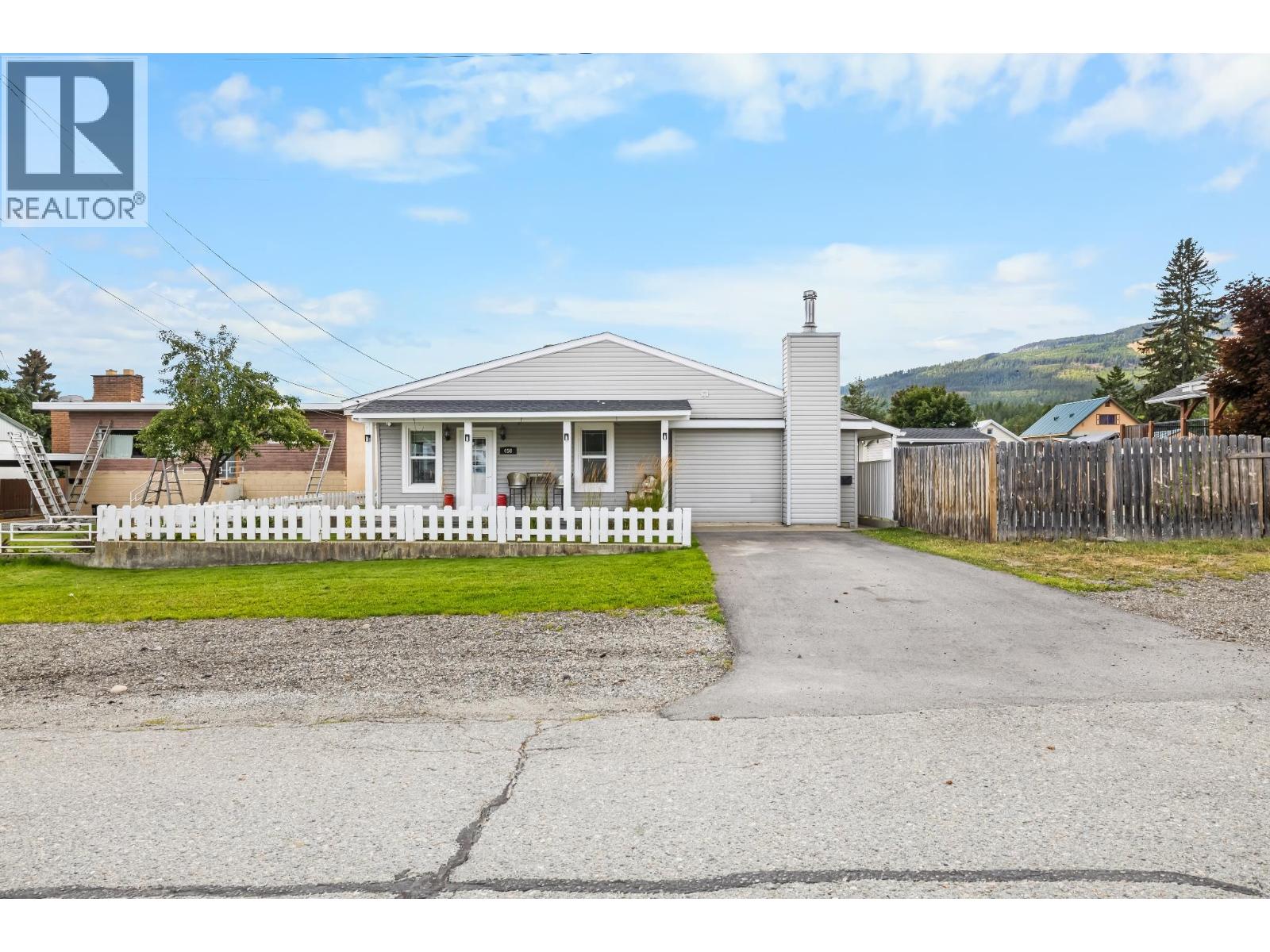 450 Halpin Street, Kimberley, British Columbia V1A 2G9 - Photo 2 - 10373205
