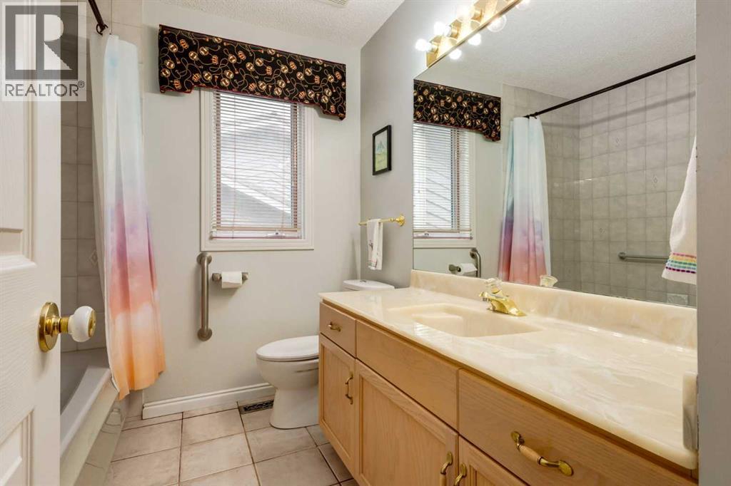 660 Coach Grove Road Sw, Calgary, Alberta  T3H 1C6 - Photo 27 - A2339456