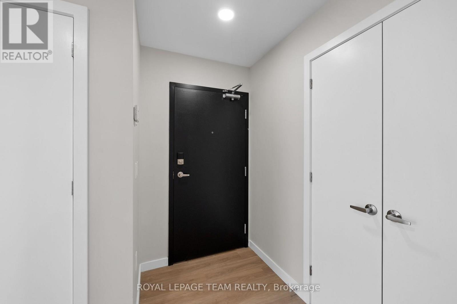 301 - 370 Athlone Avenue, Ottawa, Ontario  K1Z 5M4 - Photo 3 - X13797464