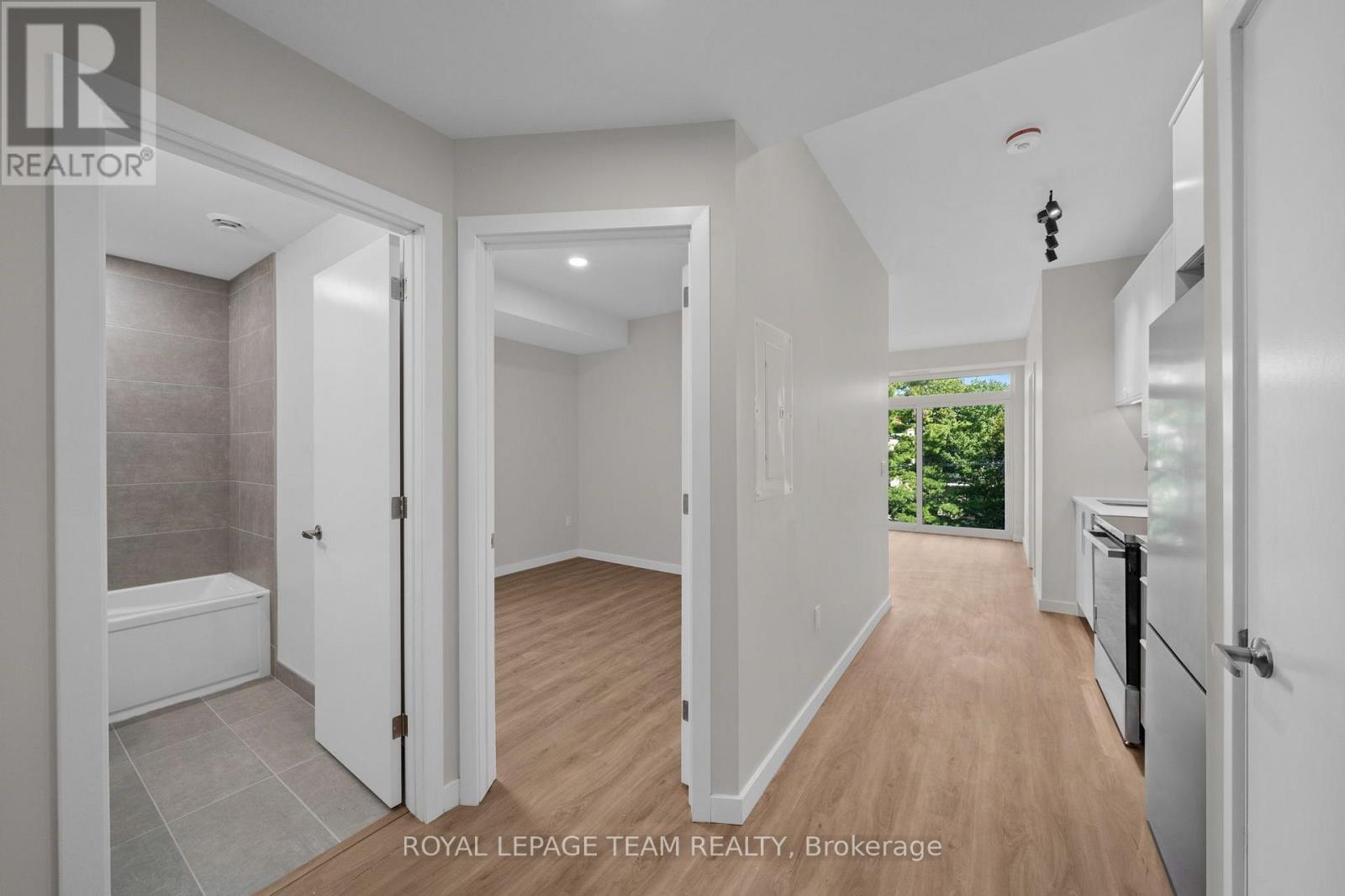 301 - 370 Athlone Avenue, Ottawa, Ontario  K1Z 5M4 - Photo 4 - X13797464