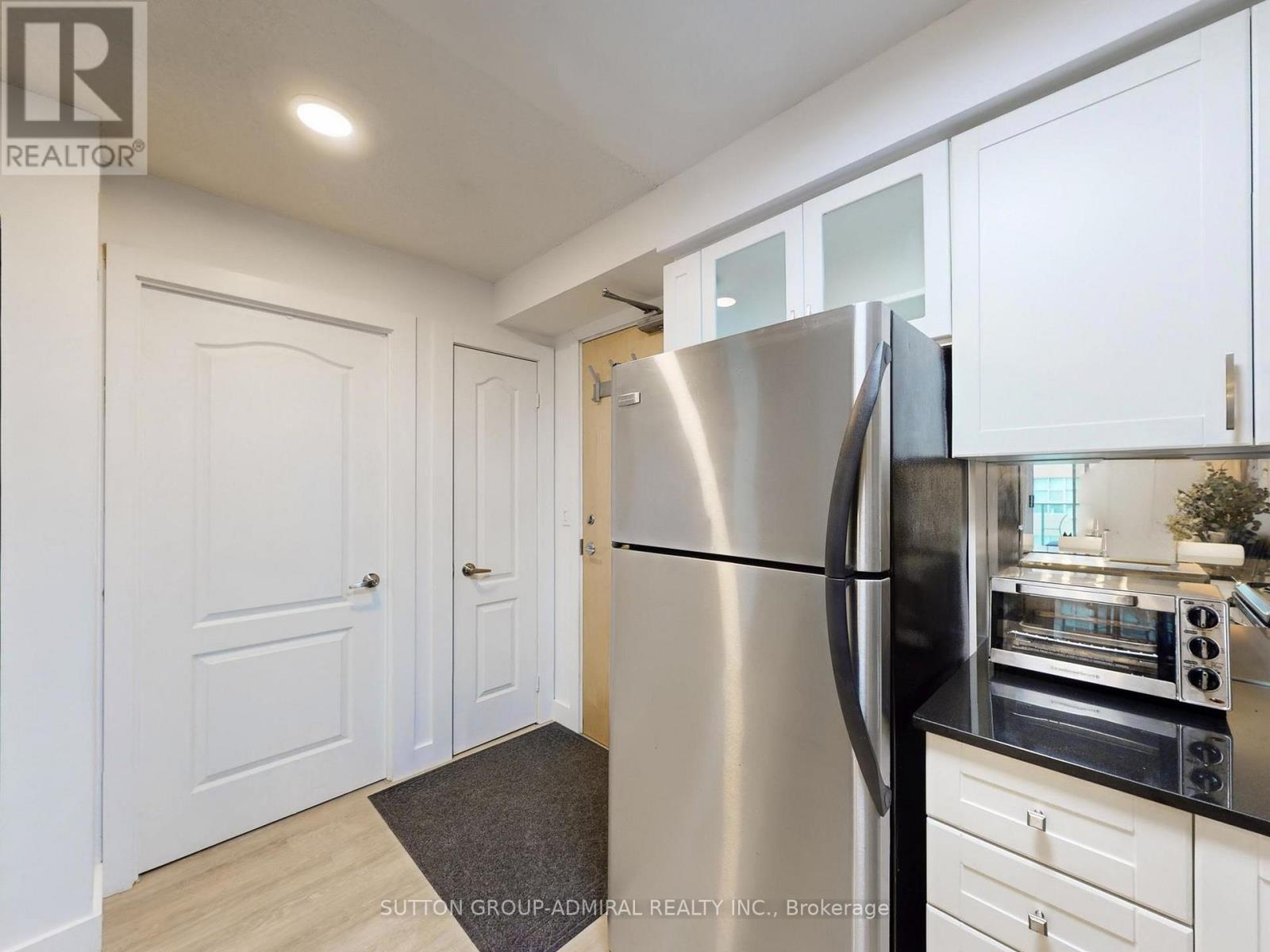 1005 - 212 Eglinton Avenue E, Toronto, Ontario M4P 1K2 - Photo 11 - C13797348