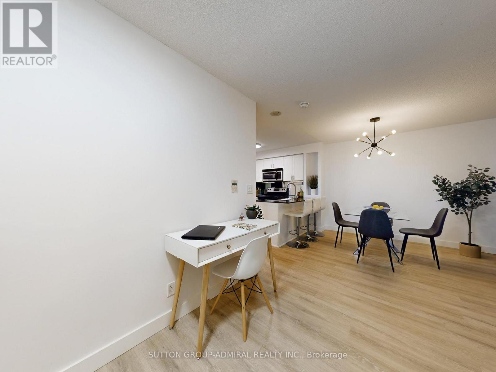 1005 - 212 Eglinton Avenue E, Toronto, Ontario M4P 1K2 - Photo 17 - C13797348