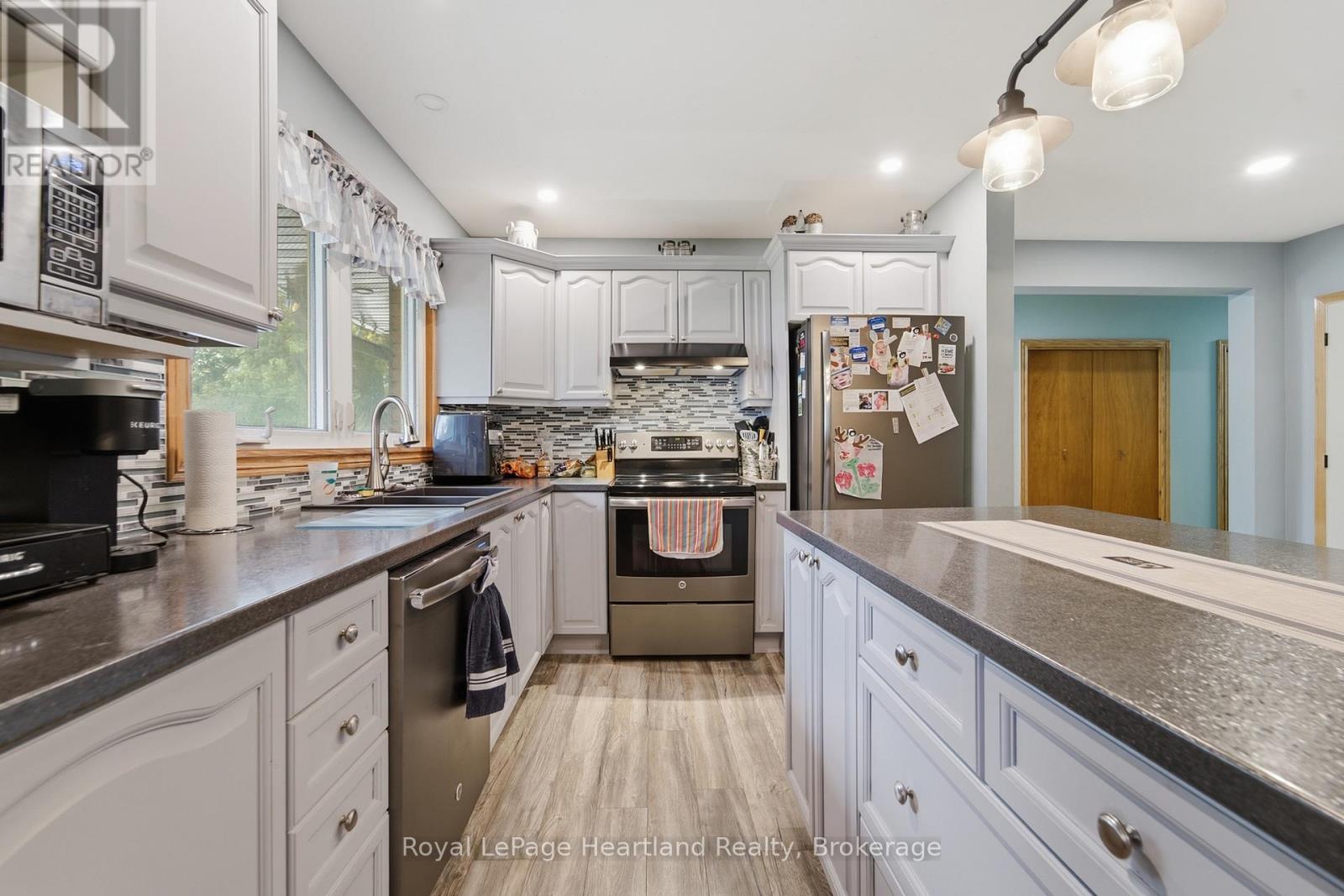390 Morris Street, North Huron, Ontario  N0M 1H0 - Photo 9 - X13797342