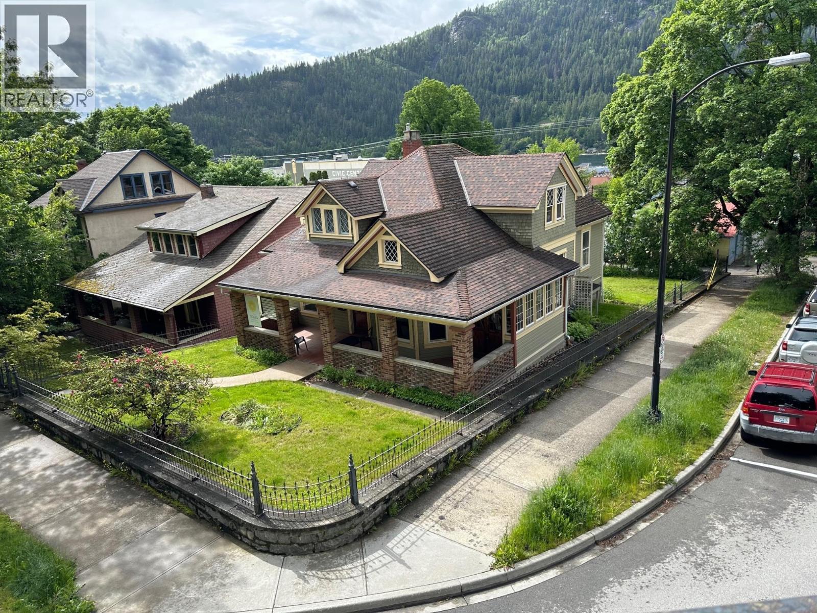 823 Baker Street, Nelson, British Columbia V1L 4J8 - Photo 2 - 10382786