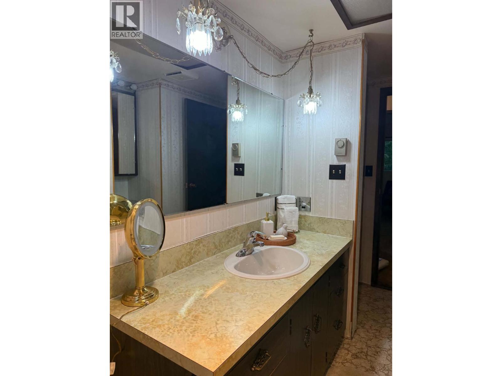 208 Maple Street, Fauquier, British Columbia V0G 1J0 - Photo 15 - 10387465