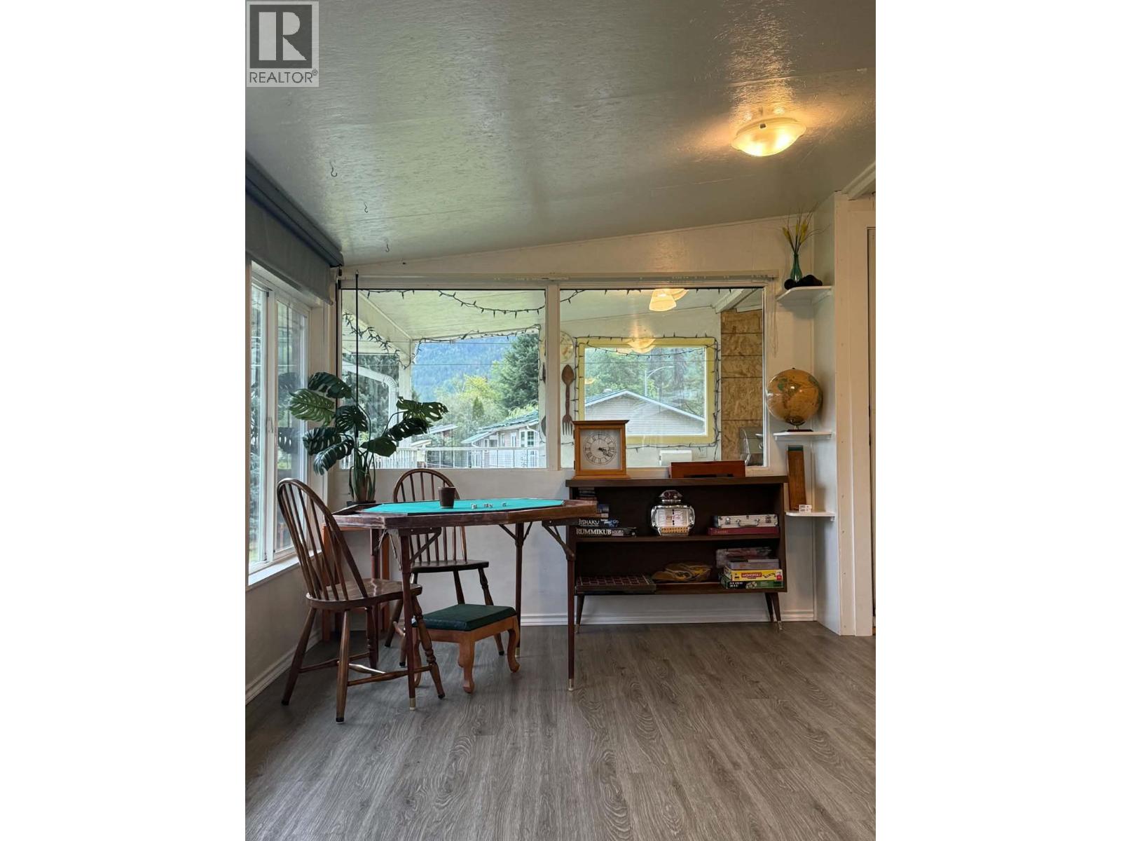 208 Maple Street, Fauquier, British Columbia V0G 1J0 - Photo 8 - 10387465