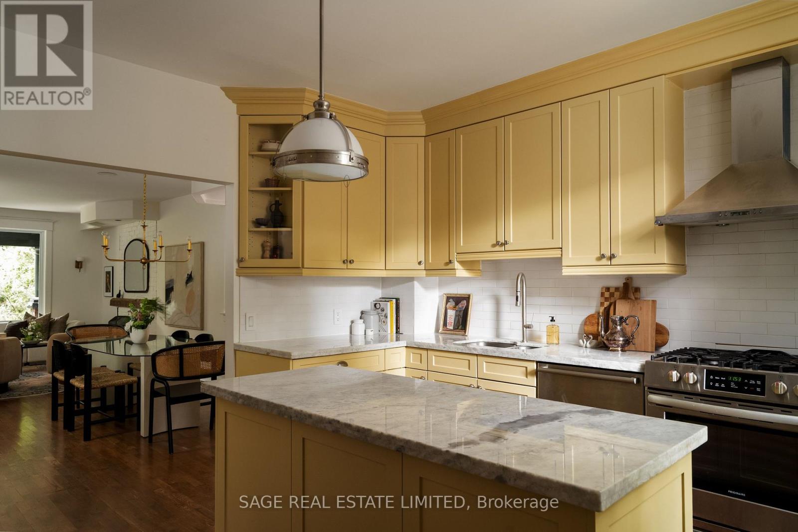 121 Glendale Avenue, Toronto, Ontario  M6R 2T3 - Photo 7 - W13796496