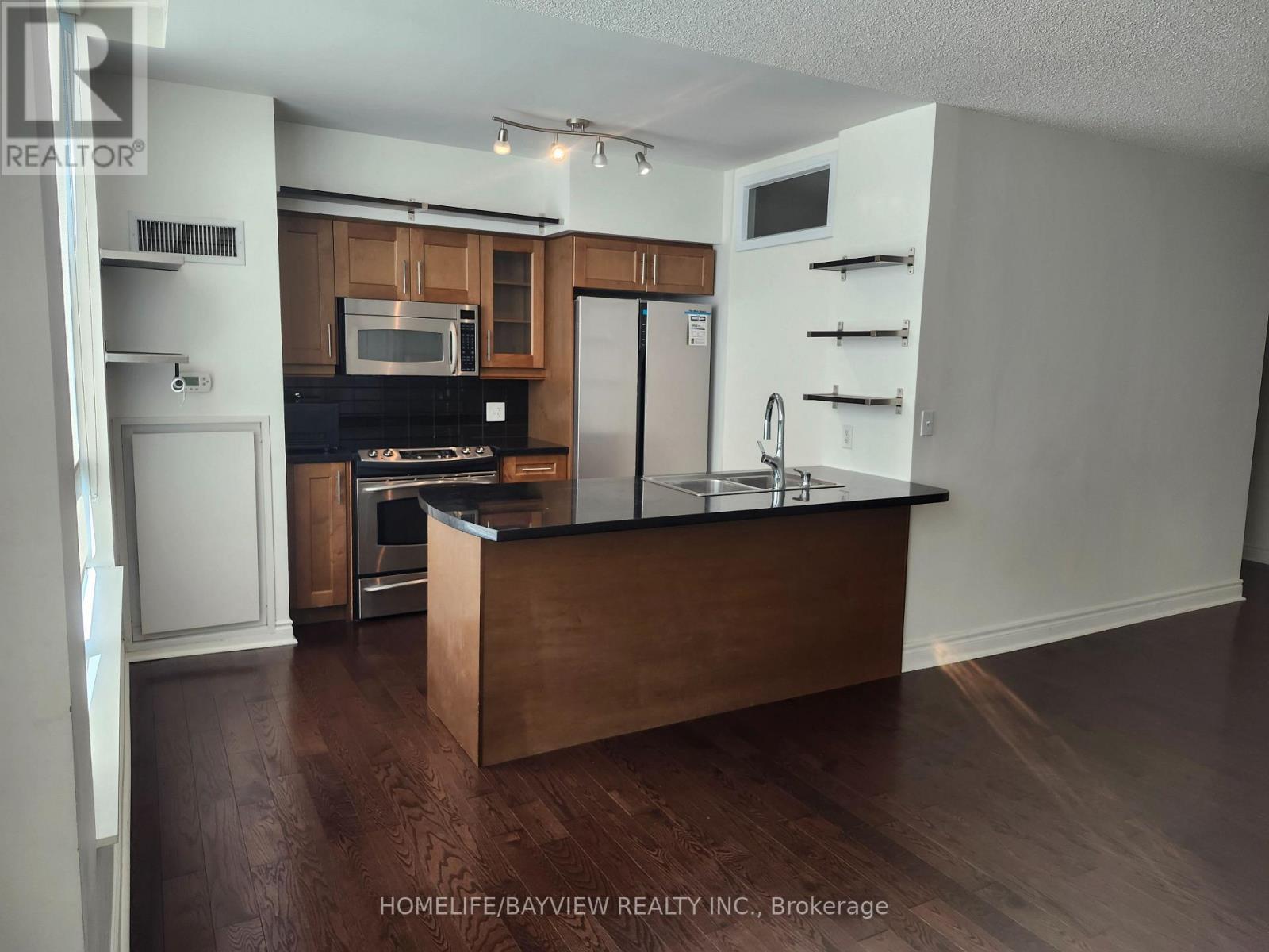 404 - 1900 Lake Shore Boulevard W, Toronto, Ontario  M6S 1A4 - Photo 3 - W13797378
