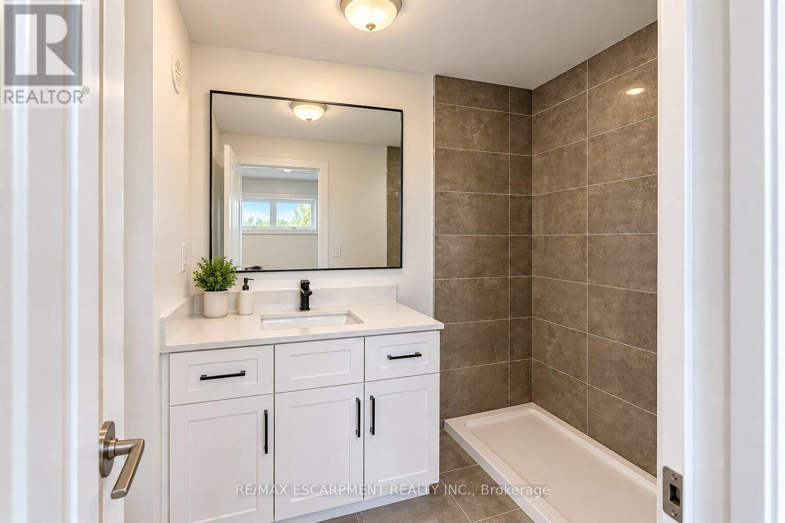 1 - 86 Poulette Street, Hamilton, Ontario  L8P 4E2 - Photo 8 - X13763568