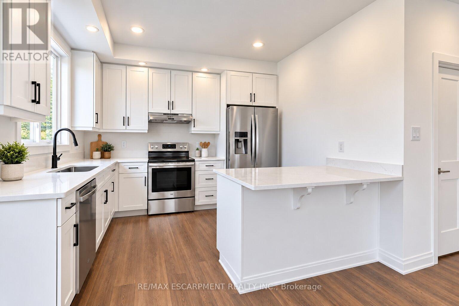 1 - 86 Poulette Street, Hamilton, Ontario  L8P 4E2 - Photo 4 - X13763568