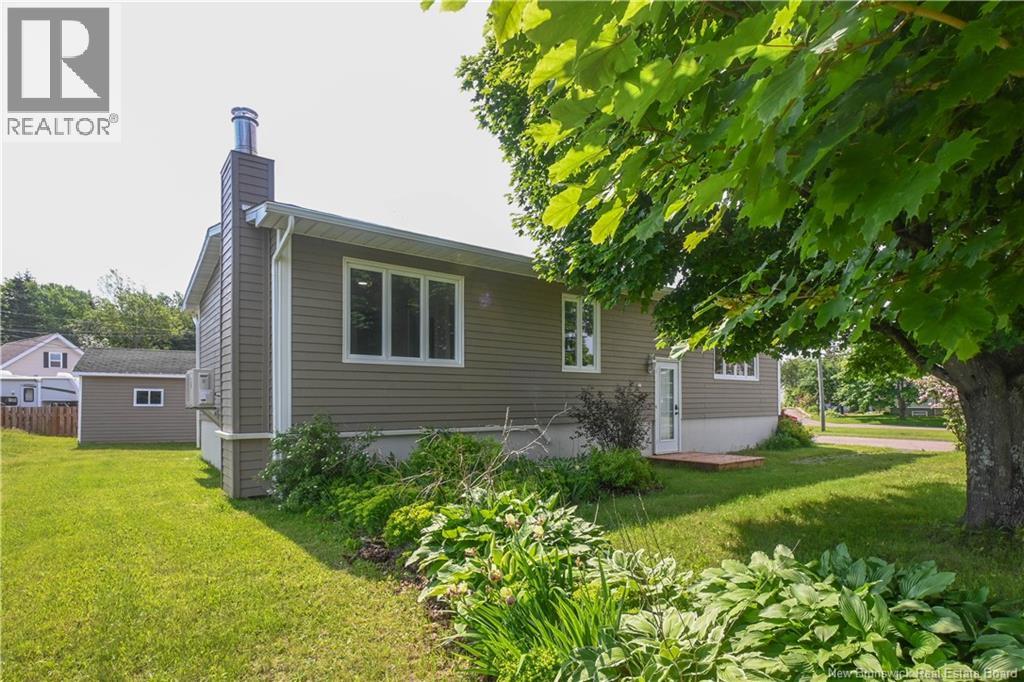 174 Bellefeuille Street, Shippagan, New Brunswick  E8S 1G7 - Photo 3 - NB148040