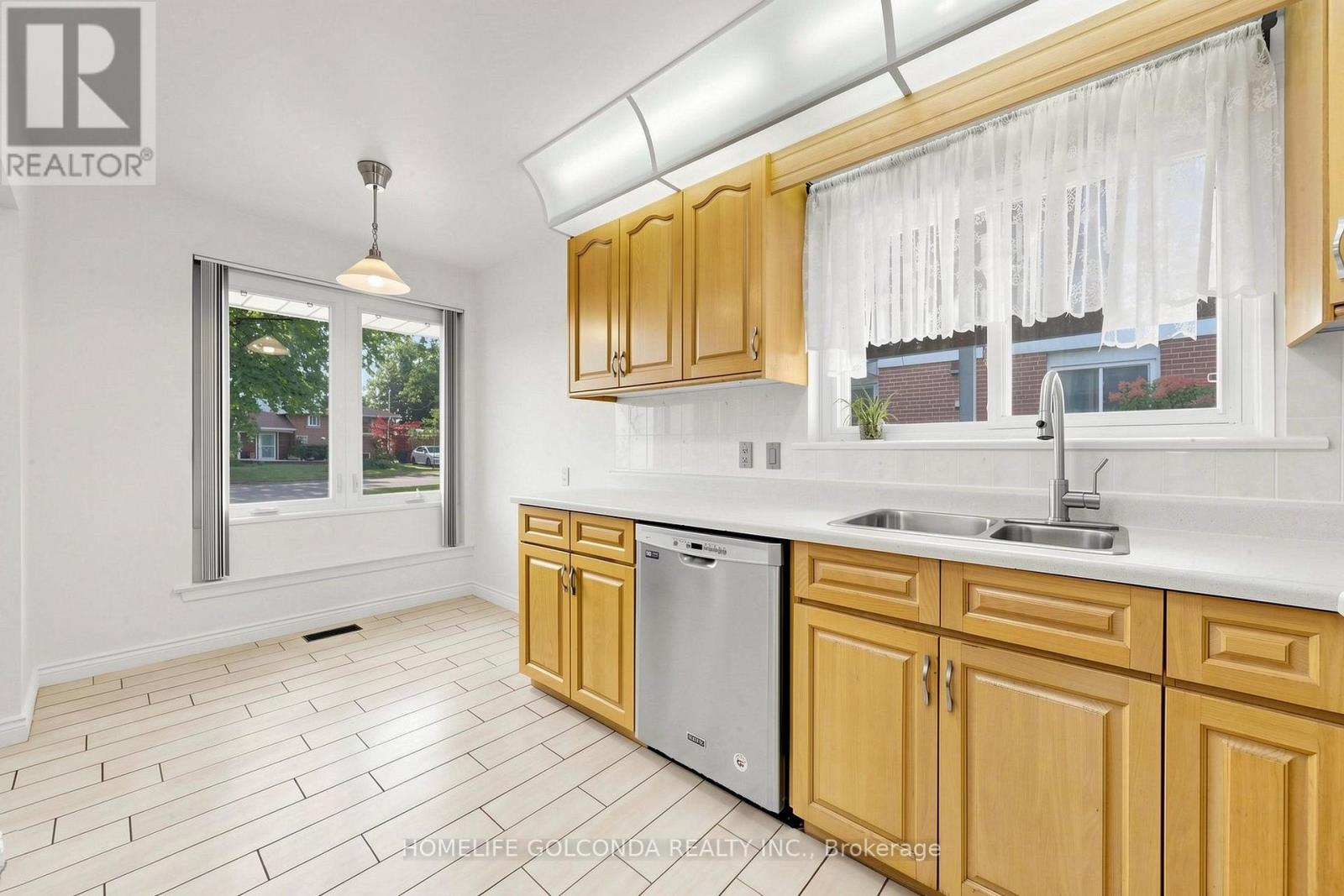 21 Grove Park Crescent, Toronto, Ontario  M2J 2C7 - Photo 12 - C13791954