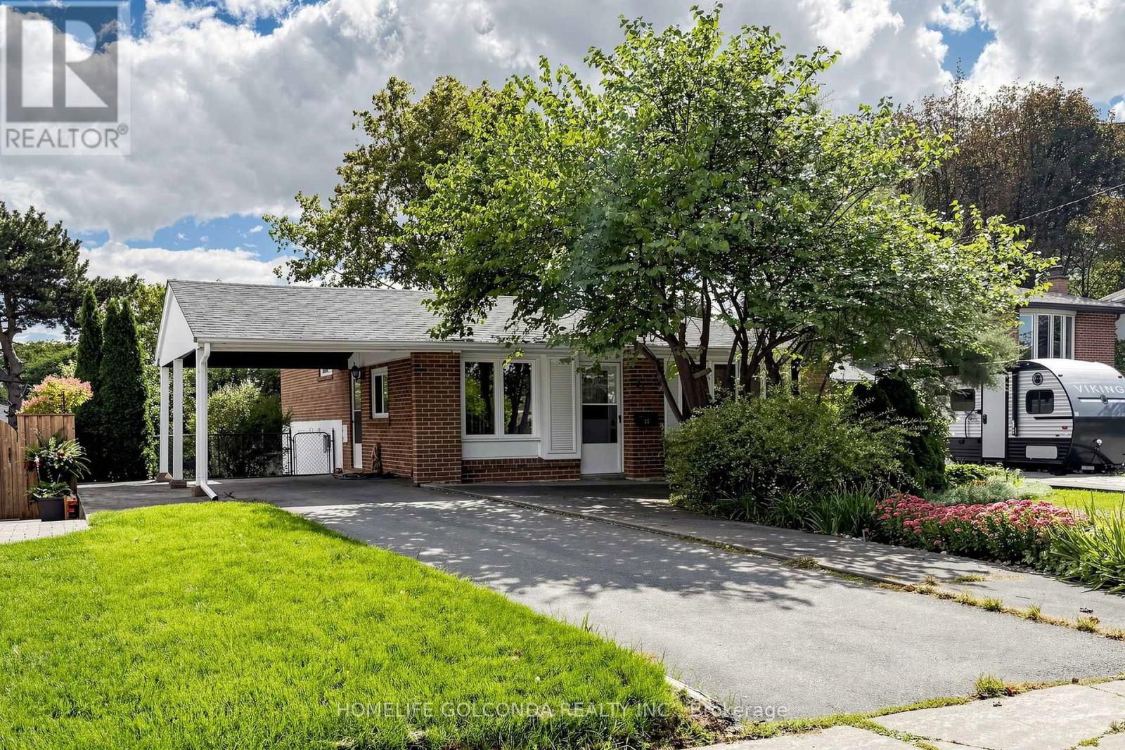 21 GROVE PARK CRESCENT, Toronto, Ontario
