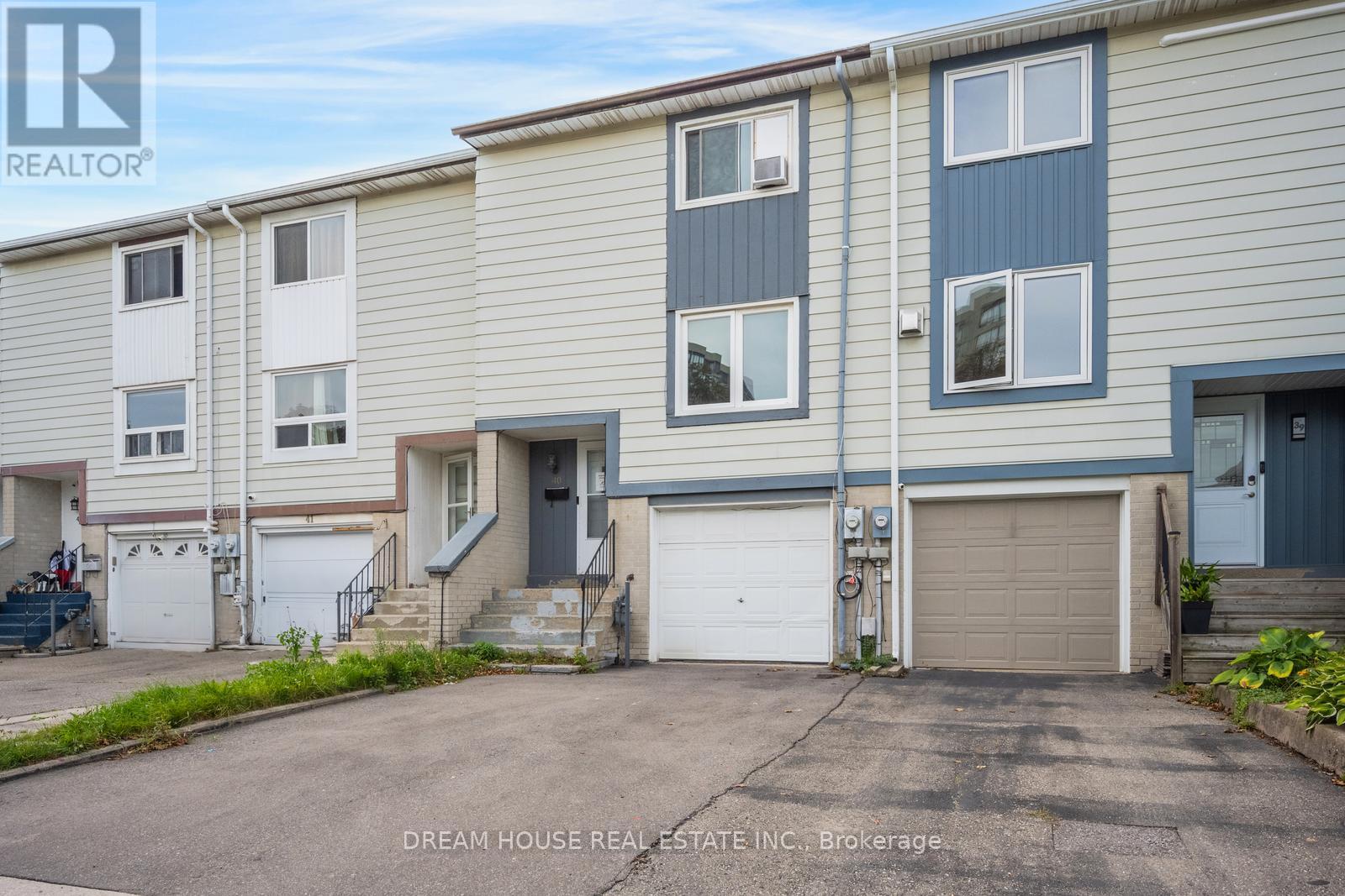 40 Hoskins Square, Brampton, Ontario  L6S 2N6 - Photo 2 - W13780432