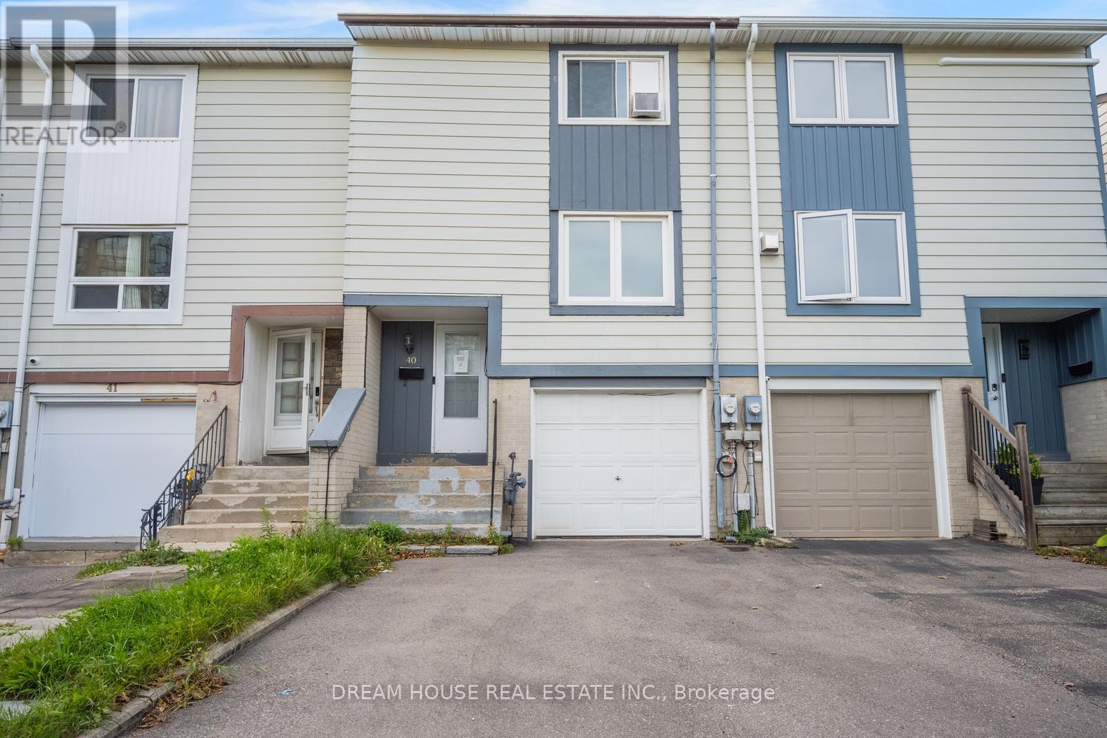 40 HOSKINS SQUARE, Brampton, Ontario