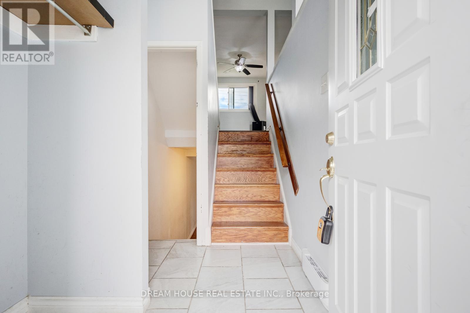 40 Hoskins Square, Brampton, Ontario  L6S 2N6 - Photo 4 - W13780432