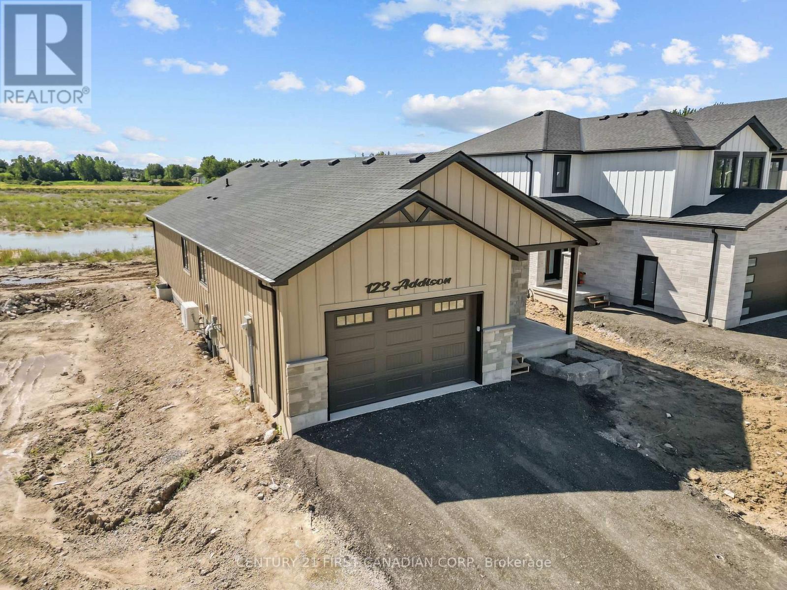 123 Addison Avenue, Lucan Biddulph, Ontario  N0M 2J0 - Photo 3 - X13797800