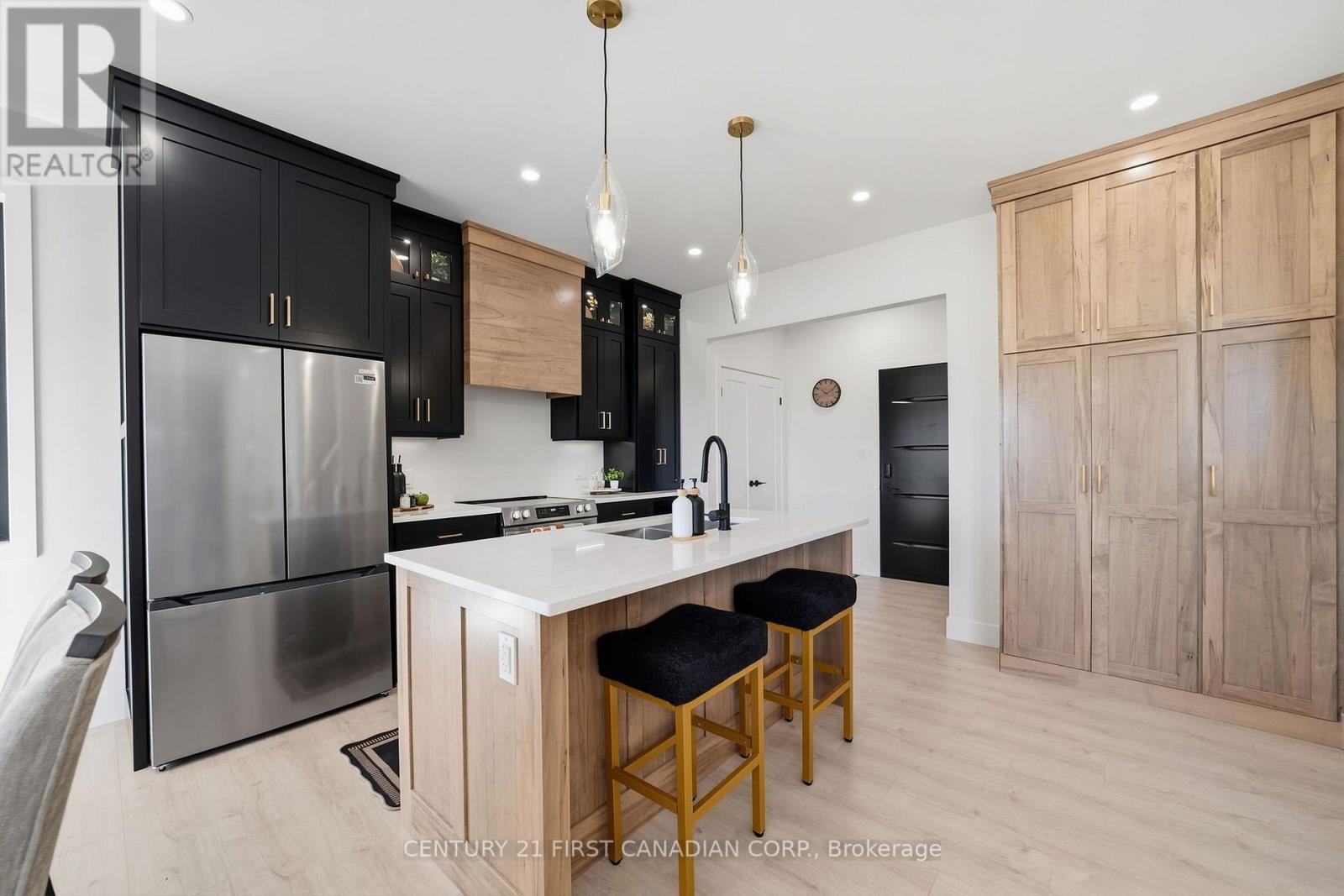 122 Addison Avenue, Lucan Biddulph, Ontario  N0M 2J0 - Photo 11 - X13797858