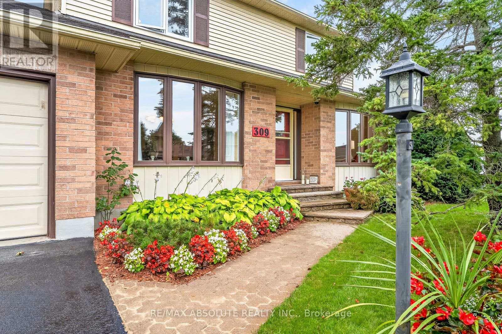 309 Liard Street, Ottawa, Ontario  K2S 1J2 - Photo 2 - X13797736