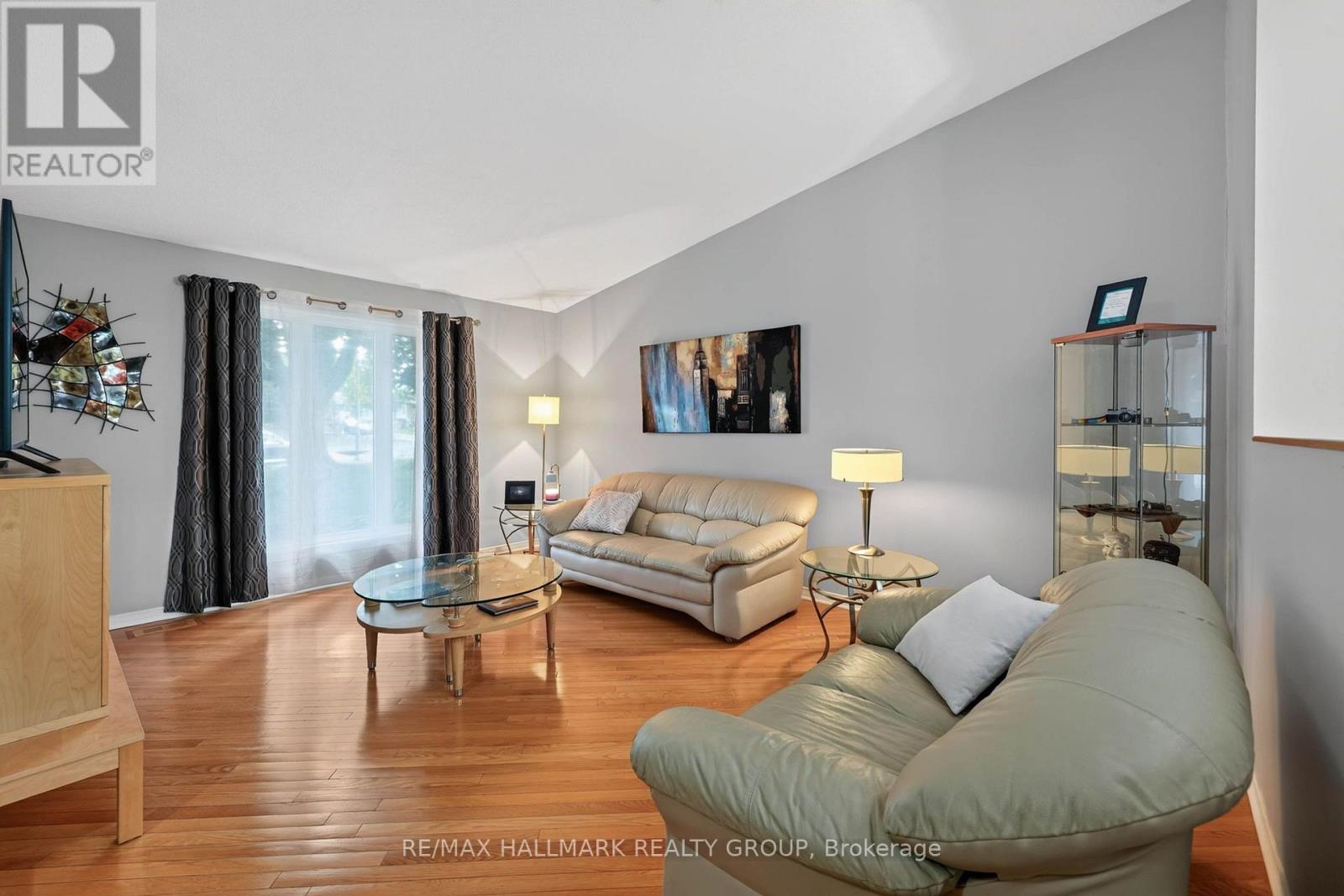 1055 Avignon Court, Ottawa, Ontario  K1C 2N4 - Photo 5 - X13797768