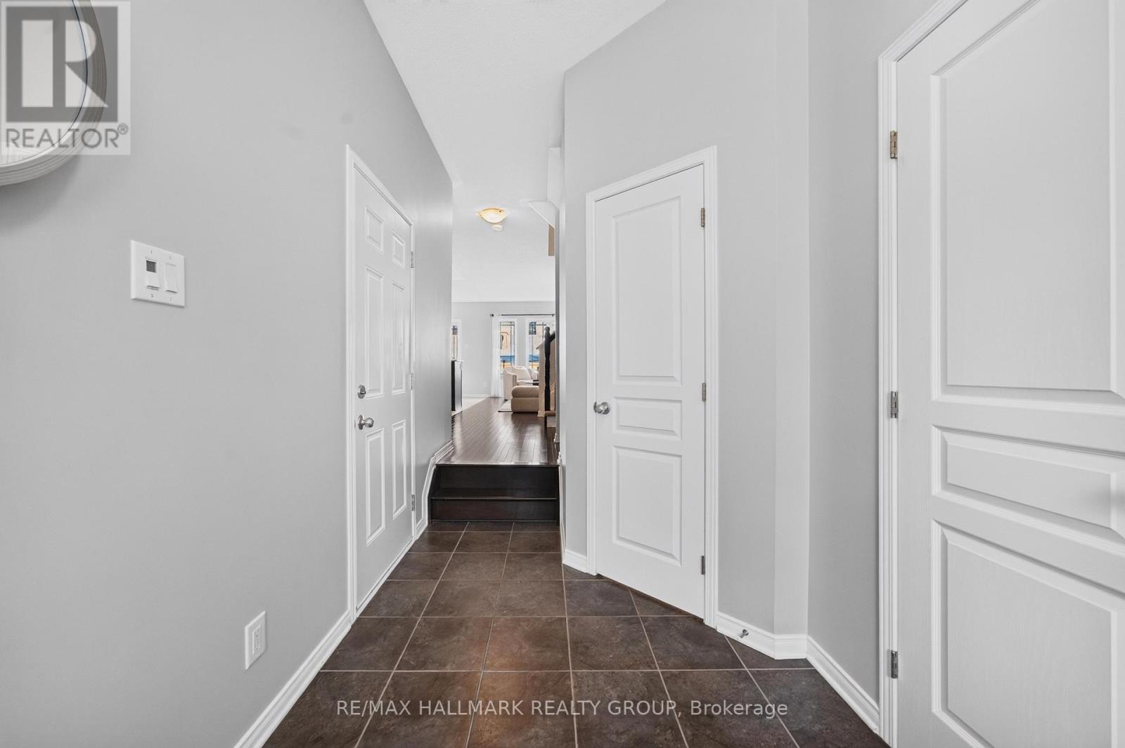 678 Percifor Way, Ottawa, Ontario  K1W 0E2 - Photo 3 - X13797772